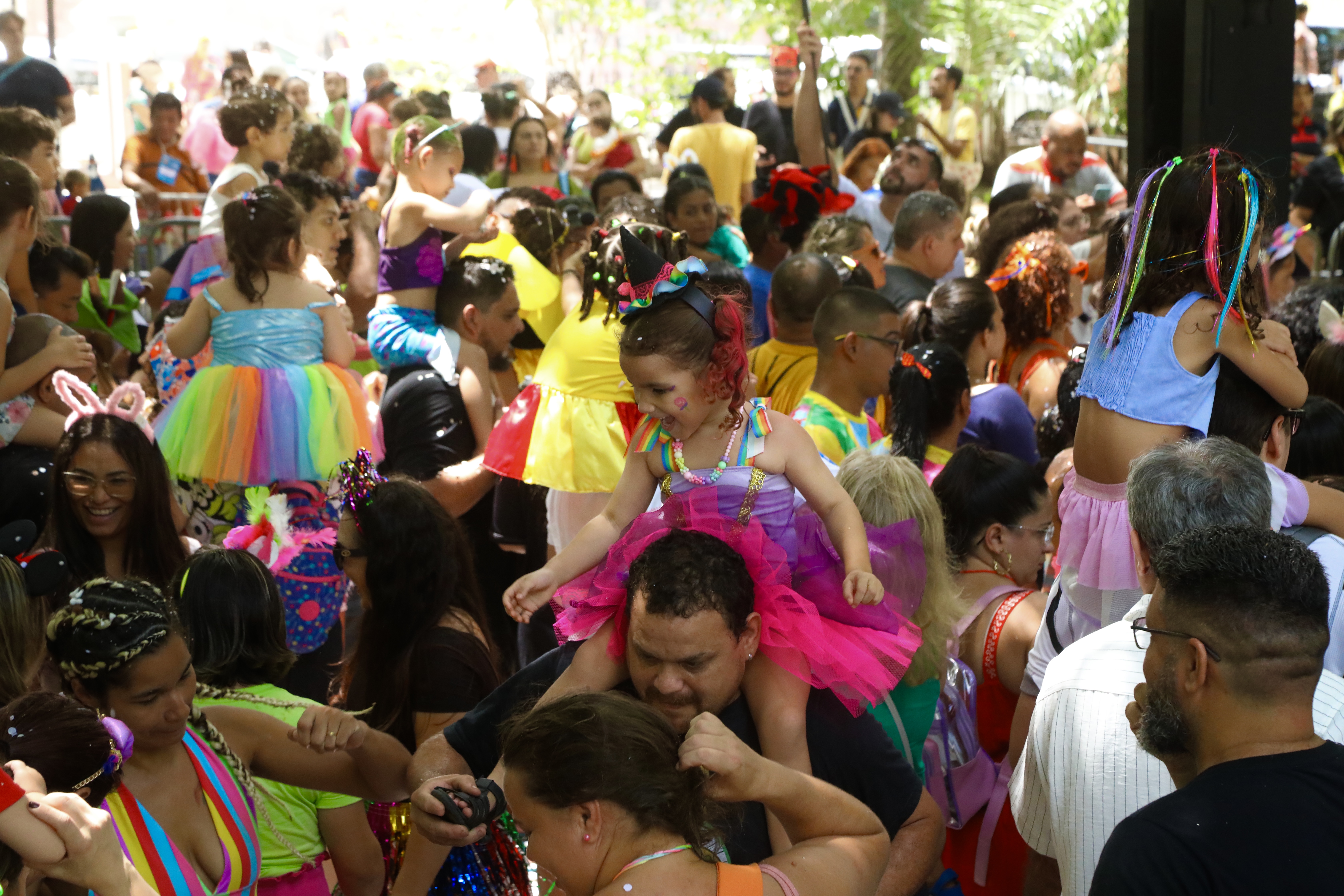 crianças brincando no carnaval do Passeio Público